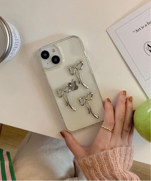 BARELY BLUE（ベアリーブルー）の「【 BARELY BLUE / ベアリーブルー 】 クリア ラメ シルバー リボン iPhoneケース / 11 , 12 , 12pro , 13 , 13pro , 14 , 14pro , 15 , 15pro , 16 , 16pro 対応（スマホケース/カバー・レディース・クリア・iPhone 11/iPhone 12/12 Pro/iPhone 13 Pro/iPhone 14 Pro/iPhone 15 Pro/iPhone 13/14/15/iPhone 13/iPhone 14/iPhone 15/iPhone 13/14/iPhone 16/iPhone 16 Pro/iPhone 17/iPhone 17 Pro）」の3枚目の写真