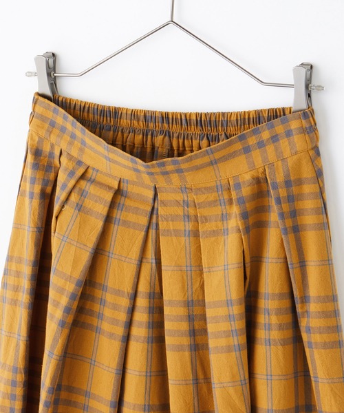 Viola e Viola(ヴィオラエヴィオラ)の「ビッグチェックタックスカート(スカート・レディース・イエロー・LARGE/X-LARGE/MEDIUM)」の7枚目の写真