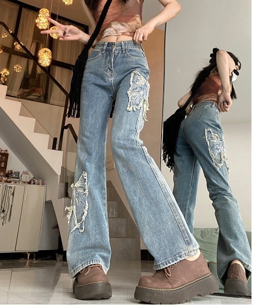 almo（アルモ）の「バタフライデニムフレアパンツ(BQ)（デニムパンツ・レディース・ブルー・SMALL/MEDIUM/LARGE）」の6枚目の写真