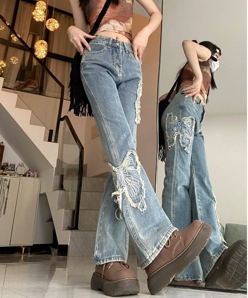 almo（アルモ）の「バタフライデニムフレアパンツ(BQ)（デニムパンツ・レディース・ブルー・SMALL/MEDIUM/LARGE）」の2枚目の写真