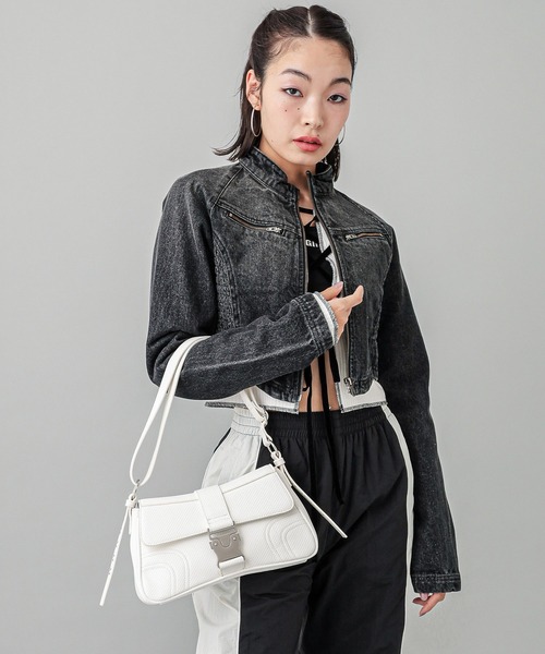 X-girl（エックスガール）の「MOTIF BUCKLE BAG（ショルダーバッグ・レディース・ブラック/ホワイト・ONE SIZE）」の6枚目の写真