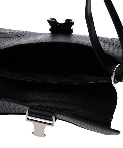 X-girl（エックスガール）の「MOTIF BUCKLE BAG（ショルダーバッグ・レディース・ブラック/ホワイト・ONE SIZE）」の13枚目の写真