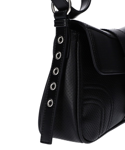 X-girl（エックスガール）の「MOTIF BUCKLE BAG（ショルダーバッグ・レディース・ブラック/ホワイト・ONE SIZE）」の14枚目の写真