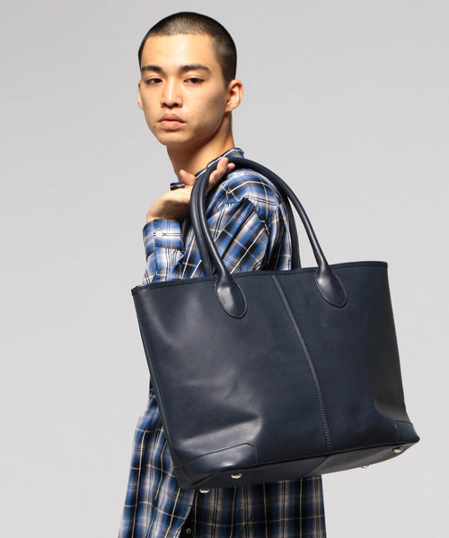 BEAMS（ビームス）の「BEAMS / LEATHER TOTE②（トートバッグ・メンズ・ブラック/ダークブラウン/ネイビー・ONE SIZE）」の3枚目の写真