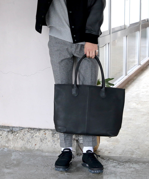 BEAMS（ビームス）の「BEAMS / LEATHER TOTE②（トートバッグ・メンズ・ブラック/ダークブラウン/ネイビー・ONE SIZE）」の2枚目の写真