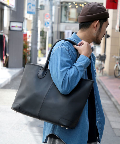BEAMS（ビームス）の「BEAMS / LEATHER TOTE②（トートバッグ・メンズ・ブラック/ダークブラウン/ネイビー・ONE SIZE）」の14枚目の写真