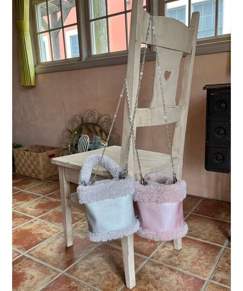 CALNAMUR(カルナムール)の「2WAYシャイニーボアバッグ(ハンドバッグ・レディース・ピンク/グレー・FREE)」の14枚目の写真