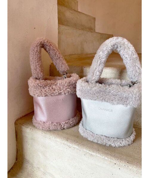 CALNAMUR(カルナムール)の「2WAYシャイニーボアバッグ(ハンドバッグ・レディース・ピンク/グレー・FREE)」の15枚目の写真