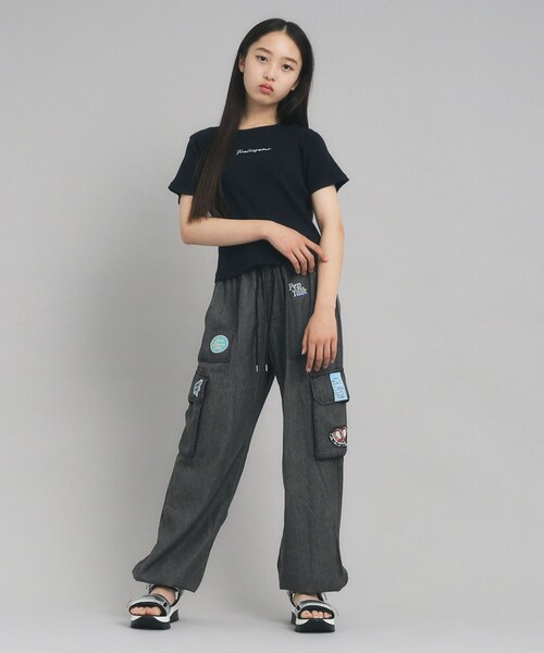 PINK-latte（ピンクラテ）の「◆【ニコプチ10月号掲載】コンパクトリブTシャツ（Tシャツ/カットソー・キッズ・オフホワイト/ブラック/ブラック系2/ブルー系7・15 /14/16）」の6枚目の写真