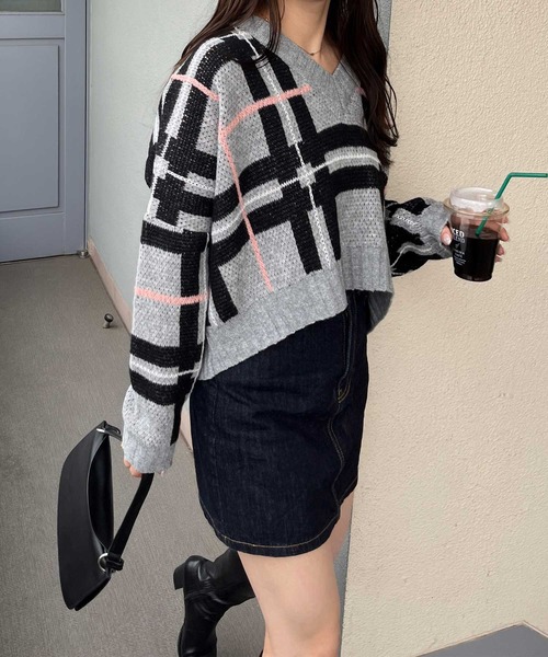 nelliy.(ネルリー)の「チェック柄ニットプルオーバー(ニット/セーター・レディース・グレー/ピンク・LARGE/MEDIUM)」の11枚目の写真