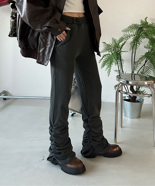 sedacle girl(セダクルガール)の「裾シャーリング裏毛レギンスパンツ(その他パンツ・レディース・ブルー/ブラック・SMALL/MEDIUM)」の6枚目の写真