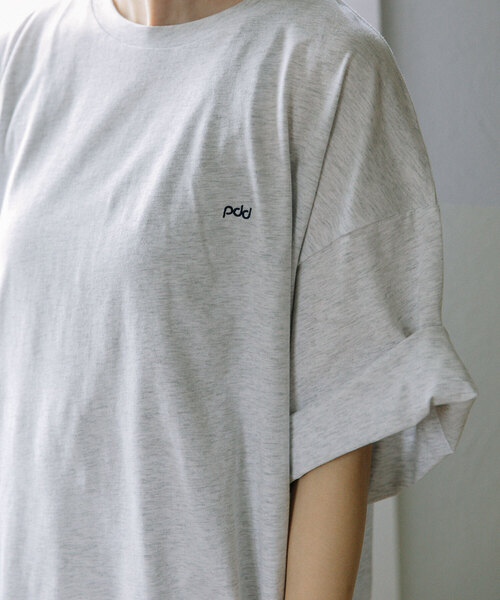 POU DOU DOU(プードゥドゥ)の「オーバーサイズアソートロゴプリントTee(Tシャツ/カットソー・レディース・オフホワイト/オートミール/キナリ・M)」の7枚目の写真
