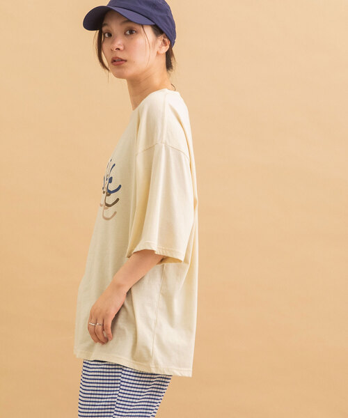 POU DOU DOU(プードゥドゥ)の「オーバーサイズアソートロゴプリントTee(Tシャツ/カットソー・レディース・オフホワイト/オートミール/キナリ・M)」の10枚目の写真