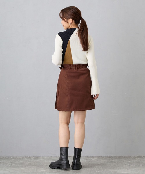 NICOLE CLUB(ニコル クラブ)の「ピーチ起毛プリーツMIXミニスカート(スカート・レディース・ブラック/ブラウン/チャコール・MEDIUM)」の11枚目の写真