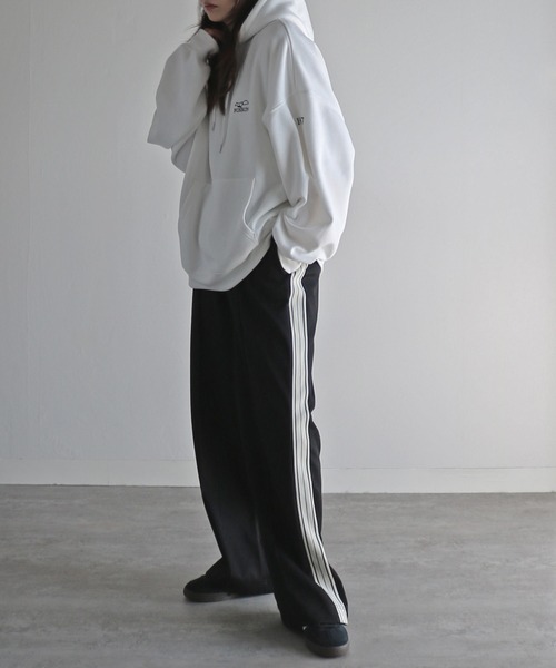 COURO（コウロ）の「【FOXRUN/フォックスラン】 別注 3ポイント刺繍ルーズシルエットプルオーバーパーカー（パーカー・レディース・グレー/ブラック/ホワイト/ネイビー/ブラック系/グレー系/チャコール/オートミール・M/L）」の11枚目の写真