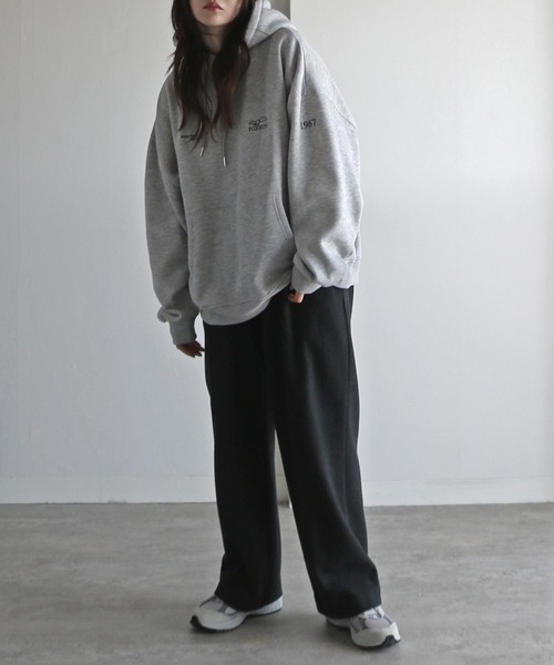 COURO（コウロ）の「【FOXRUN/フォックスラン】 別注 3ポイント刺繍ルーズシルエットプルオーバーパーカー（パーカー・レディース・グレー/ブラック/ホワイト/ネイビー/ブラック系/グレー系/チャコール/オートミール・M/L）」の22枚目の写真