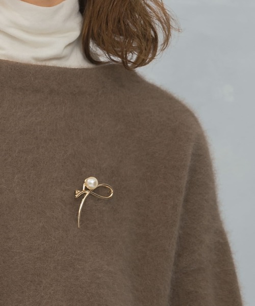 URBAN RESEARCH ROSSO WOMEN（アーバンリサーチ　ロッソ）の「AVALON　ワンパールブローチ（ブローチ/コサージュ・レディース・シルバー/ゴールド・-）」の2枚目の写真