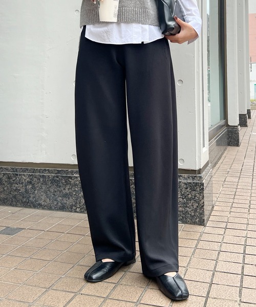 Futier land（フューティアランド）の「美シルエット生まれる緩やかな曲線。ポンチカーブパンツ（その他パンツ・レディース・チャコールグレー/アイボリー/ブラック・MEDIUM）」の3枚目の写真