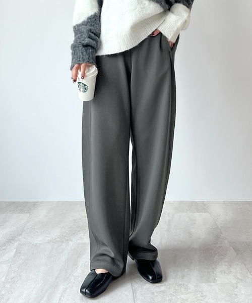 Futier land（フューティアランド）の「美シルエット生まれる緩やかな曲線。ポンチカーブパンツ（その他パンツ・レディース・チャコールグレー/アイボリー/ブラック・MEDIUM）」の6枚目の写真