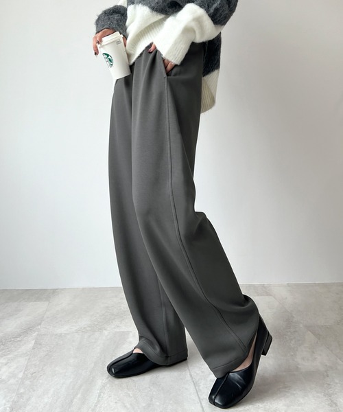 Futier land（フューティアランド）の「美シルエット生まれる緩やかな曲線。ポンチカーブパンツ（その他パンツ・レディース・チャコールグレー/アイボリー/ブラック・MEDIUM）」の8枚目の写真