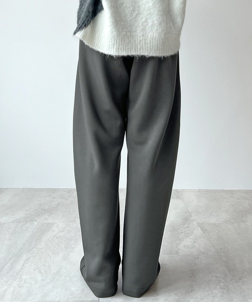 Futier land（フューティアランド）の「美シルエット生まれる緩やかな曲線。ポンチカーブパンツ（その他パンツ・レディース・チャコールグレー/アイボリー/ブラック・MEDIUM）」の9枚目の写真