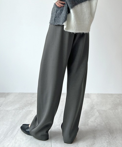 Futier land（フューティアランド）の「美シルエット生まれる緩やかな曲線。ポンチカーブパンツ（その他パンツ・レディース・チャコールグレー/アイボリー/ブラック・MEDIUM）」の11枚目の写真