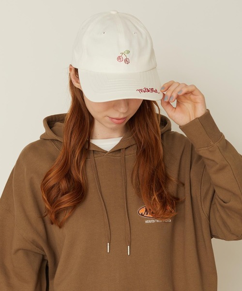 MILKFED.(ミルクフェド)の「RHINESTONE CHERRY CAP(キャップ・レディース・オフホワイト/ブラック/ライトピンク・ONE SIZE)」の13枚目の写真
