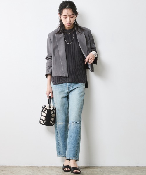 CHIC STYLE（シックスタイル）の「クロップドテーラードジャケット ＜大きいサイズ有＞シックスタイル（テーラードジャケット・レディース・グレー/ブラック・M/L/LL/3L/4L/5L）」の5枚目の写真