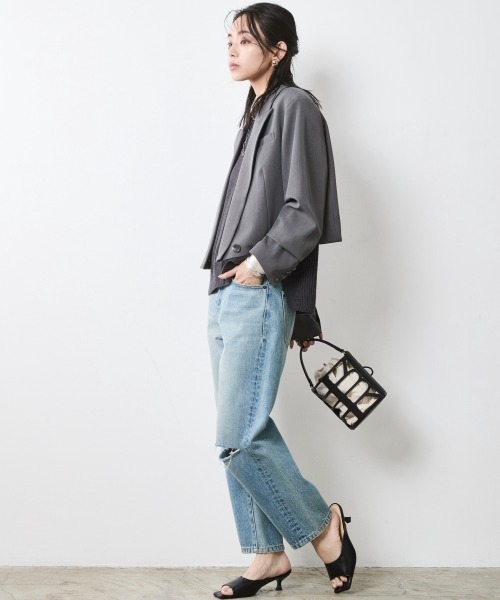 CHIC STYLE（シックスタイル）の「クロップドテーラードジャケット ＜大きいサイズ有＞シックスタイル（テーラードジャケット・レディース・グレー/ブラック・M/L/LL/3L/4L/5L）」の4枚目の写真