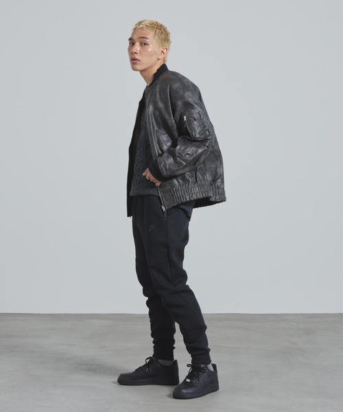 NIKE(ナイキ)の「ナイキ エア フォース 1 '07 メンズシューズ / Nike Air Force 1 '07 Men's Shoes CW2288-001 Black(スニーカー・メンズ・ブラック・30.5/24/24.5/25/25.5/26/26.5/27/27.5/28/28.5/29/29.5/30/31/32/33)」の21枚目の写真
