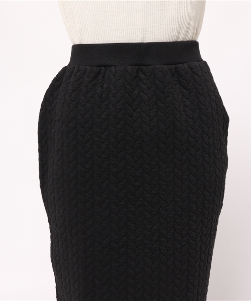 AZUL by moussy（アズールバイマウジー）の「キルティングジャガードタイトSK（スカート・レディース・トップグレー/ブラック・MEDIUM/LARGE/SMALL）」の3枚目の写真