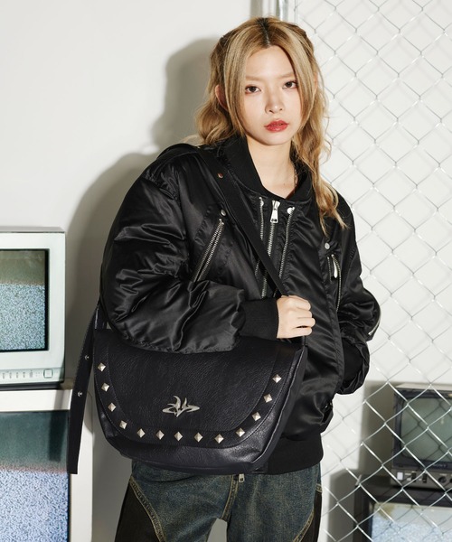 MSG（エムエスジー）の「合皮メタルロゴショルダーバッグ（ショルダーバッグ・メンズ・ブラック・F）」の2枚目の写真