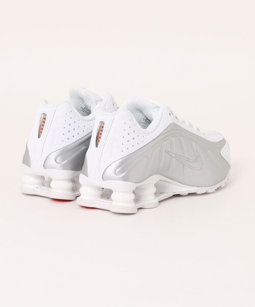 NIKE（ナイキ）の「【NIKE】AR3565-101 ﾅｲｷ ｳｨﾒﾝｽﾞ ｼｮｯｸｽ R4（スニーカー・レディース・ホワイト・25cm/24.5cm/24cm/23.5cm/23cm）」の6枚目の写真
