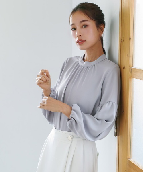 ホワイトジョーラ WHITE JOOLA 【 一枚でサマになる 】 ソフトデシン・バルーンスリーブブラウス （くすみベージュ） ホワイトジョーラ WHITE JOOLA 【 一枚でサマになる 】 ソフト