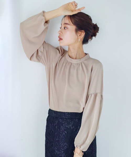 WHITE JOOLA（ホワイトジョーラ）の「【 一枚でサマになる 】ソフトデシン・バルーンスリーブブラウス（シャツ/ブラウス・レディース・グレイッシュブルー/オフホワイト/ベージュ・L/M/S）」の18枚目の写真