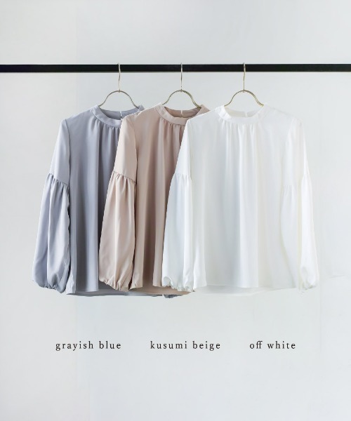 WHITE JOOLA（ホワイトジョーラ）の「【 一枚でサマになる 】ソフトデシン・バルーンスリーブブラウス（シャツ/ブラウス・レディース・グレイッシュブルー/オフホワイト/ベージュ・L/M/S）」の5枚目の写真