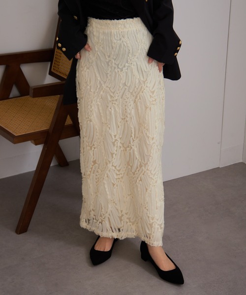 MAISON BREEZE（メゾンブリーズ）の「【MAISON BREEZE】ラインレースストレートスカート DTK（スカート・レディース・ブラック/アイボリー・FREE）」の3枚目の写真