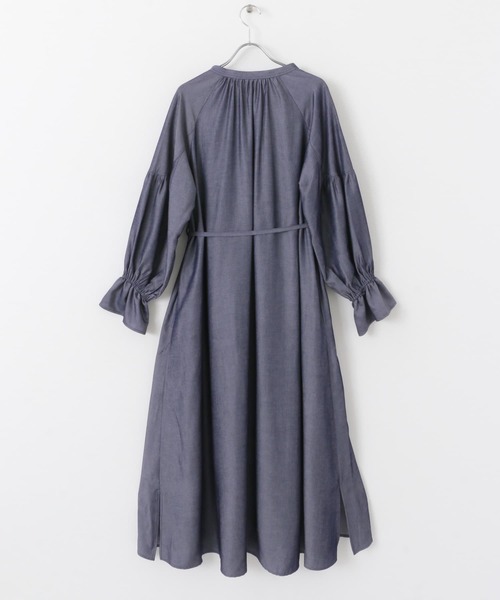 URBAN RESEARCH ROSSO WOMEN(アーバンリサーチ ロッソ)の「デニムライクギャザーワンピース(ワンピース・レディース・ブルー/インディゴブルー・FREE)」の7枚目の写真
