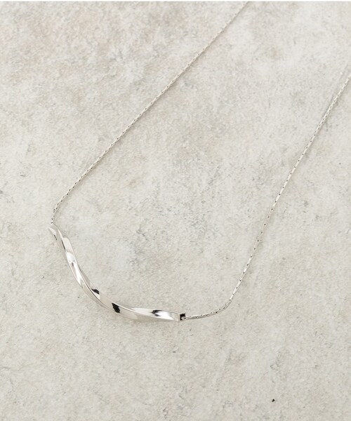 OPAQUE.CLIP(オペークドットクリップ)の「ねじりメタルバーネックレス(ネックレス・レディース・ゴールド/シルバー・00)」の2枚目の写真