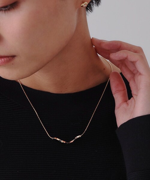 OPAQUE.CLIP(オペークドットクリップ)の「ねじりメタルバーネックレス(ネックレス・レディース・ゴールド/シルバー・00)」の3枚目の写真