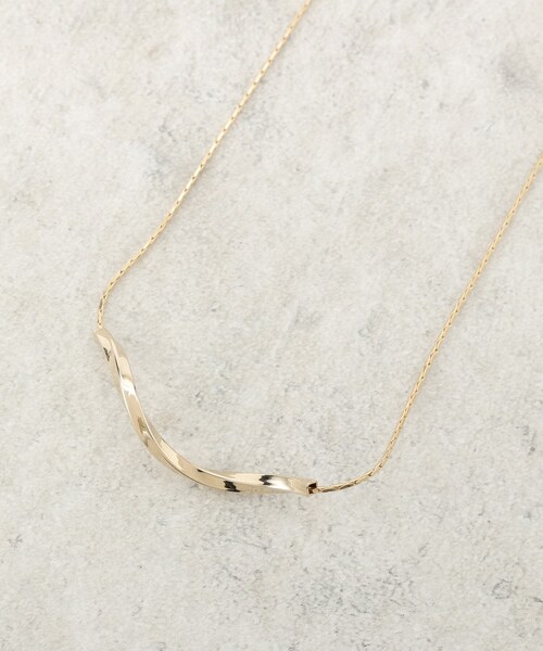OPAQUE.CLIP(オペークドットクリップ)の「ねじりメタルバーネックレス(ネックレス・レディース・ゴールド/シルバー・00)」の4枚目の写真