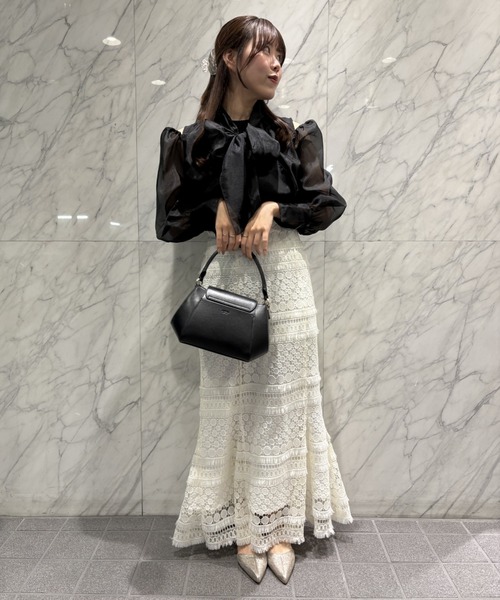 SELFIST（セルフィスト）の「【VOCE掲載】マルチWAYリボン付きショルダースリットシアーブラウス　春服　着まわし（シャツ/ブラウス・レディース・オフホワイト/ブラック/ピンク・フリー）」の6枚目の写真