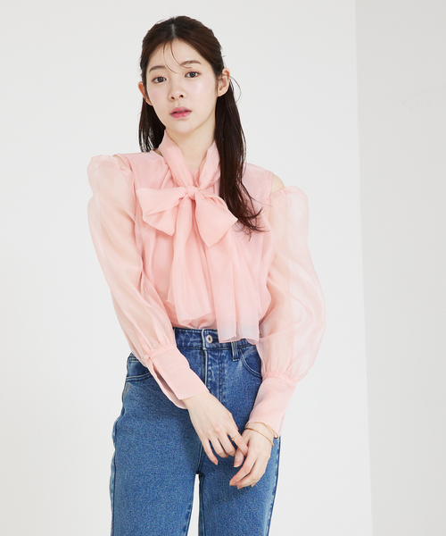 SELFIST（セルフィスト）の「【VOCE掲載】マルチWAYリボン付きショルダースリットシアーブラウス　春服　着まわし（シャツ/ブラウス・レディース・オフホワイト/ブラック/ピンク・フリー）」の14枚目の写真