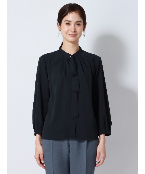 SUIT SQUARE(スーツスクエア)の「ボウタイタックブラウス 7分袖 ウォッシャブル ジョーゼット メタルパーツ(シャツ/ブラウス・レディース・グリーン系/ホワイト系/ネイビー系/パープル系・38(9号)/40(11号))」の19枚目の写真