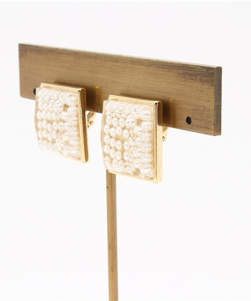 Chico（チコ）の「【who's who Chico】パールサークルイヤリング（イヤリング・レディース・オフホワイト/ホワイト・FREE）」の3枚目の写真