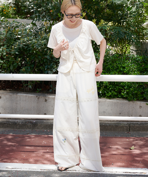 OUTDOOR PRODUCTS(アウトドアプロダクツ)の「2WAYレース×刺繍トップス セットアップ対応(シャツ/ブラウス・レディース・ホワイト・FREE)」の2枚目の写真