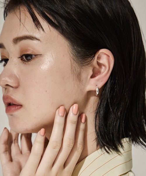 Soierie（ソワリー）の「【Soierie/ソワリー】Drop slim pierce/ドロップスリムピアス（ピアス（両耳用）・レディース・シルバー/ゴールド・FREE）」の2枚目の写真