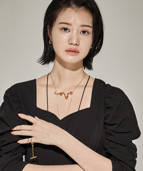 Soierie（ソワリー）の「【Soierie/ソワリー】Drop slim pierce/ドロップスリムピアス（ピアス（両耳用）・レディース・シルバー/ゴールド・FREE）」の4枚目の写真