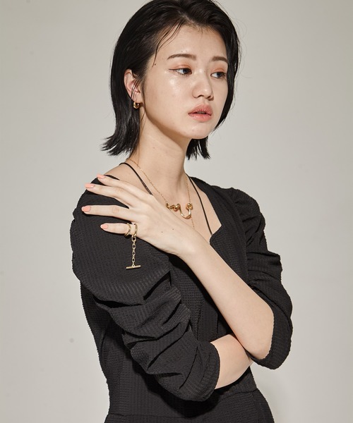 Soierie（ソワリー）の「【Soierie/ソワリー】Drop slim pierce/ドロップスリムピアス（ピアス（両耳用）・レディース・シルバー/ゴールド・FREE）」の5枚目の写真