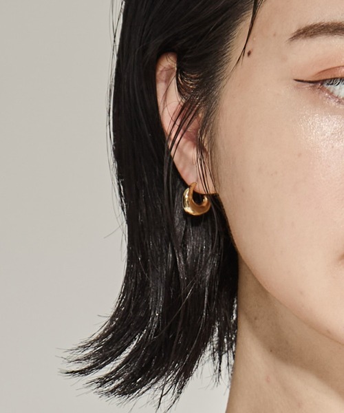 Soierie（ソワリー）の「【Soierie/ソワリー】Drop slim pierce/ドロップスリムピアス（ピアス（両耳用）・レディース・シルバー/ゴールド・FREE）」の9枚目の写真